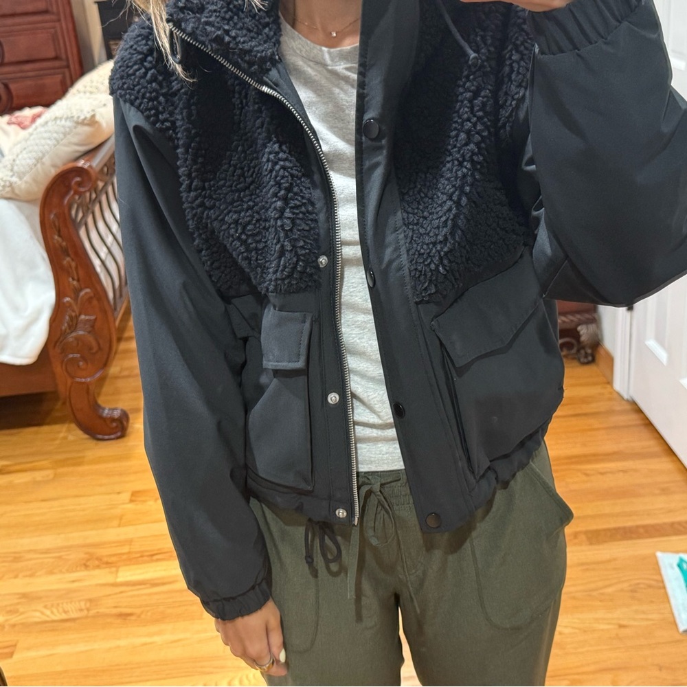 Abercrombie & Fitch cropped black jacket - Picture 5 of 5